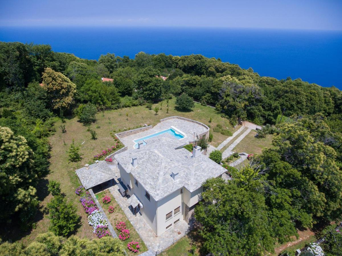 Luxury Villa With Pool In Tsagkarada Eksteriør billede